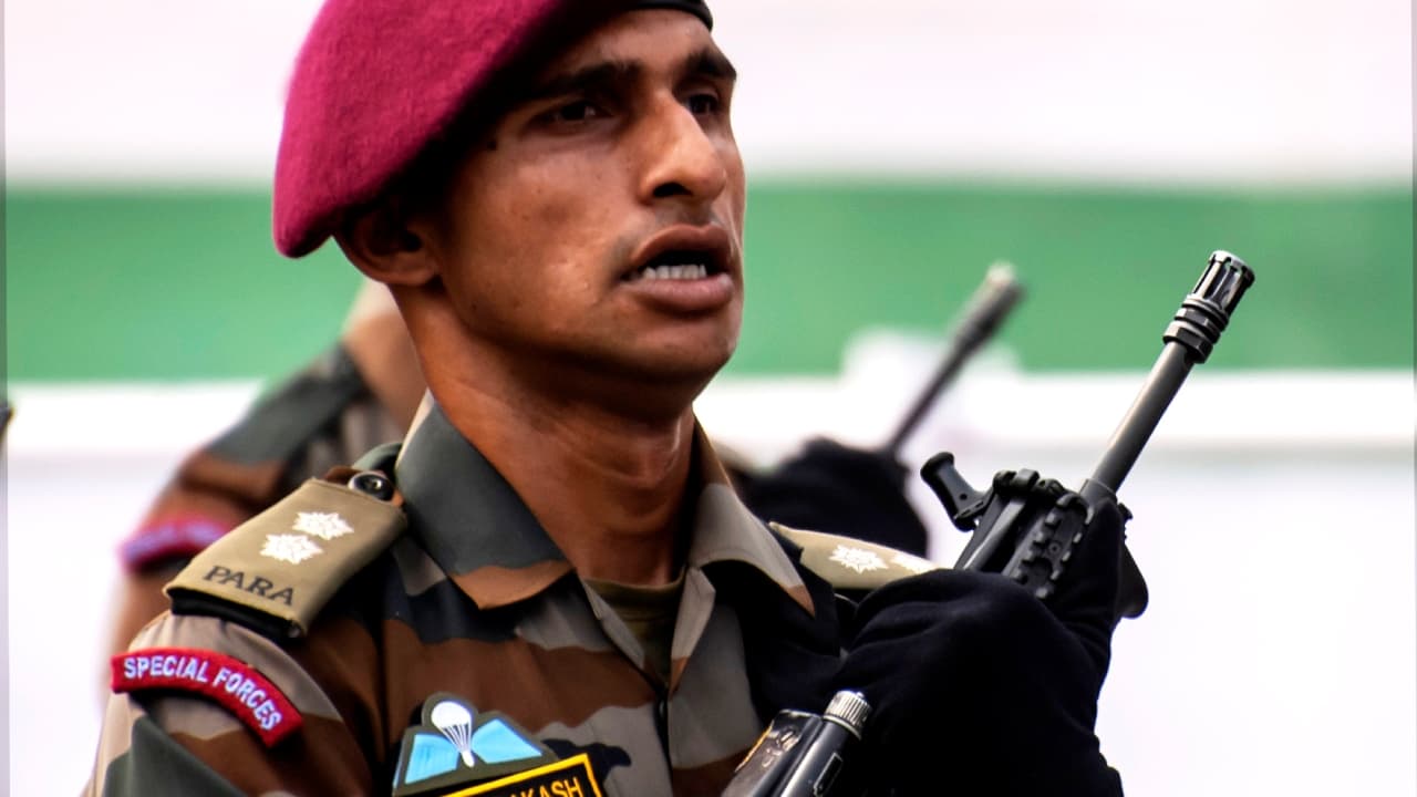 क्यों चुनें इंडियन डिफेंस फोर्सेस?