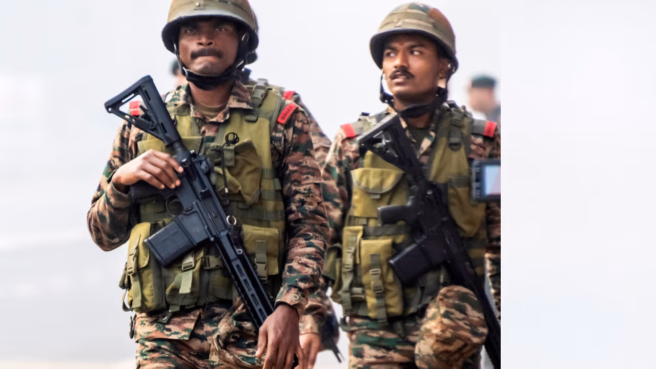 1. कारगिल विजय दिवस पर वीर सैनिकों के परिवारों को मिला कानूनी सुरक्षा कवच 1. कारगिल विजय दिवस पर वीर सैनिकों के परिवारों को मिला कानूनी सुरक्षा कवच