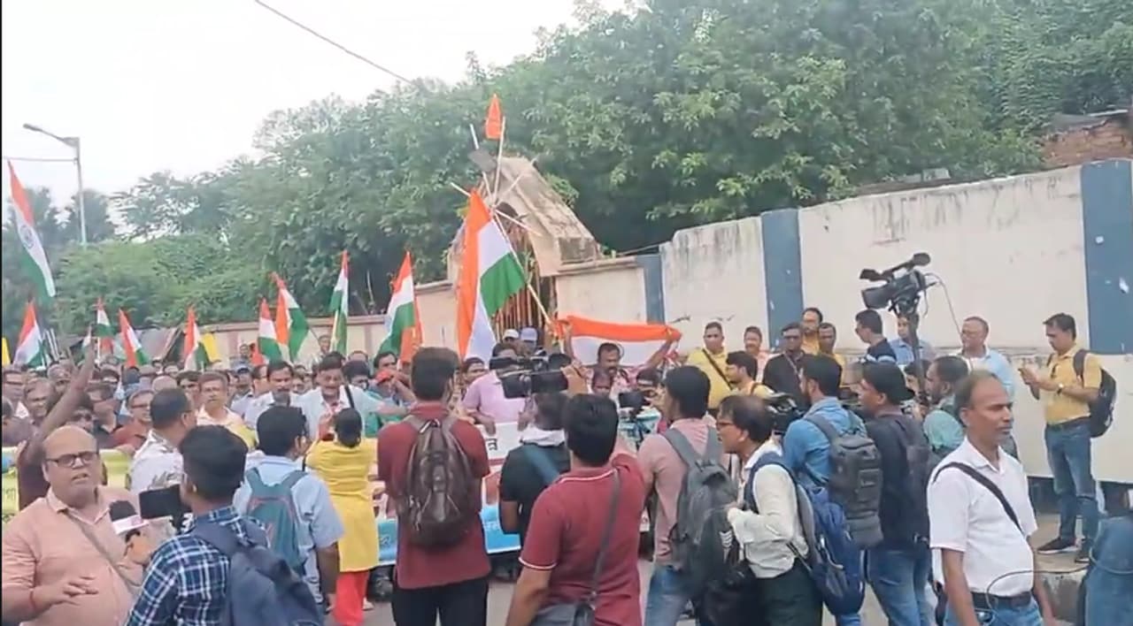 থমকে গেল নবান্ন অভিযান থমকে গেল নবান্ন অভিযান