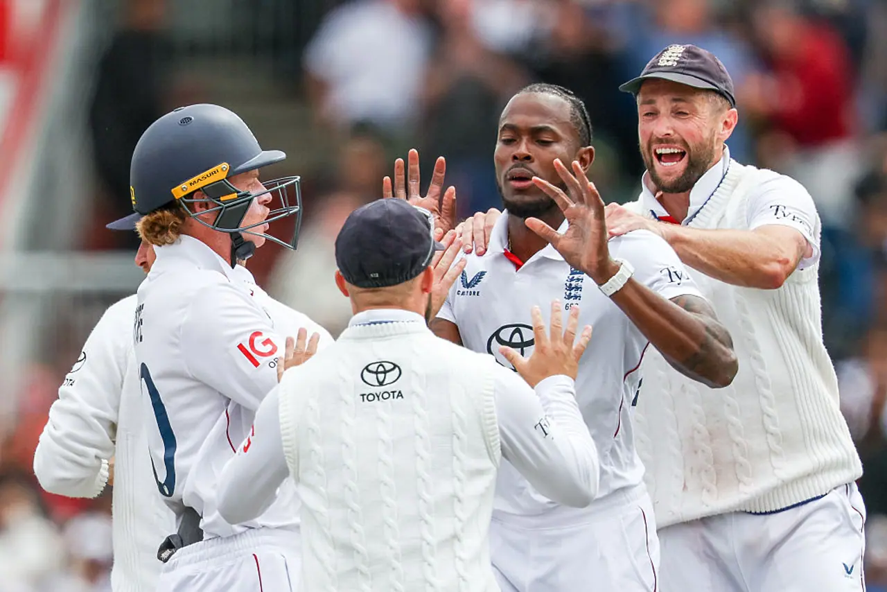 അടിമുടി മാറി ഇംഗ്ലണ്ട് അടിമുടി മാറി ഇംഗ്ലണ്ട്