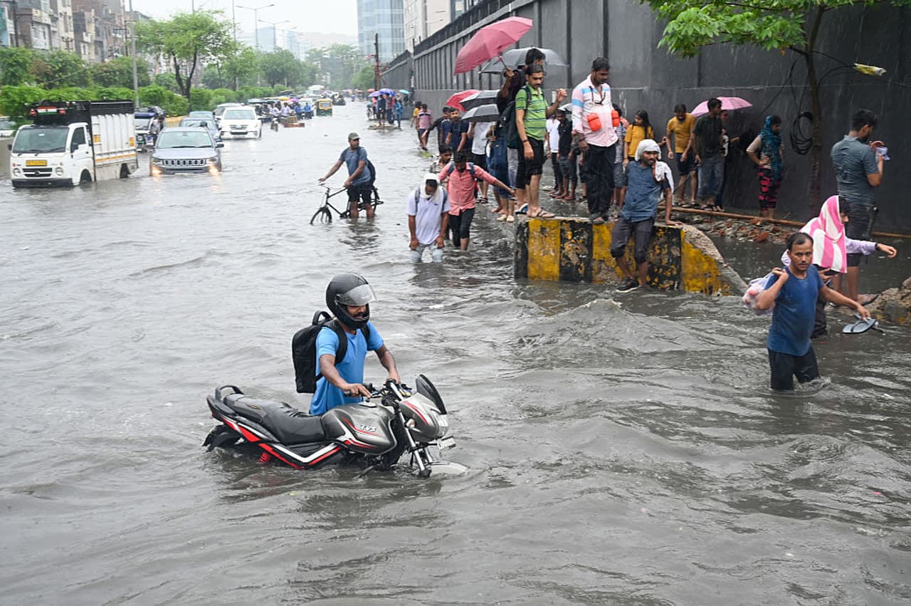 హైదరాబాద్ లో కుండపోత వర్షం