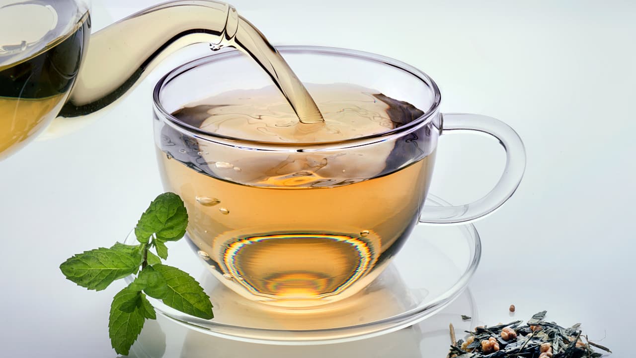 1. கிரீன் டீ (Green Tea)