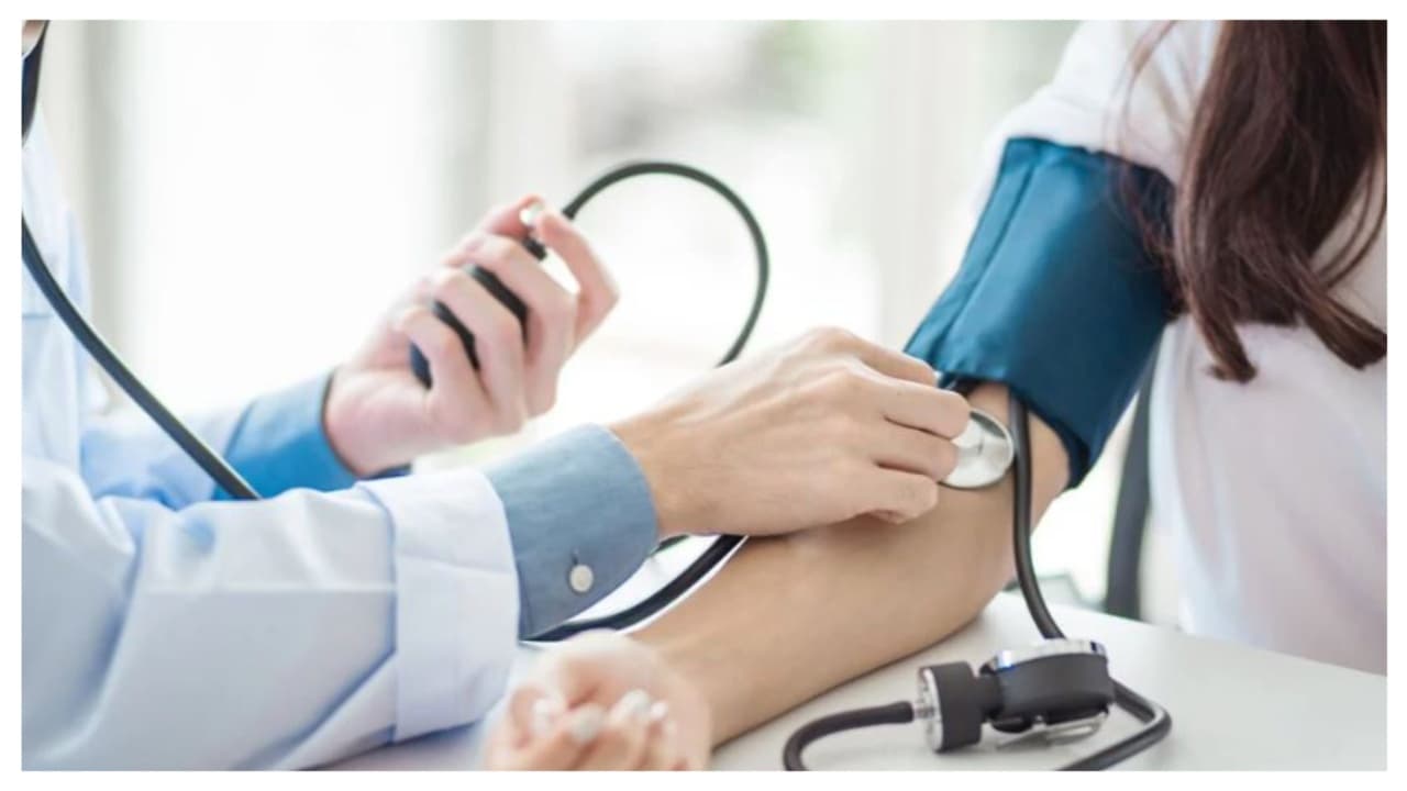 ഉയർന്ന രക്തസമ്മർദ്ദം നിയന്ത്രിക്കാൻ സഹായിക്കുന്ന ഭക്ഷണങ്ങള് ഉയർന്ന രക്തസമ്മർദ്ദം നിയന്ത്രിക്കാൻ സഹായിക്കുന്ന ഭക്ഷണങ്ങള്