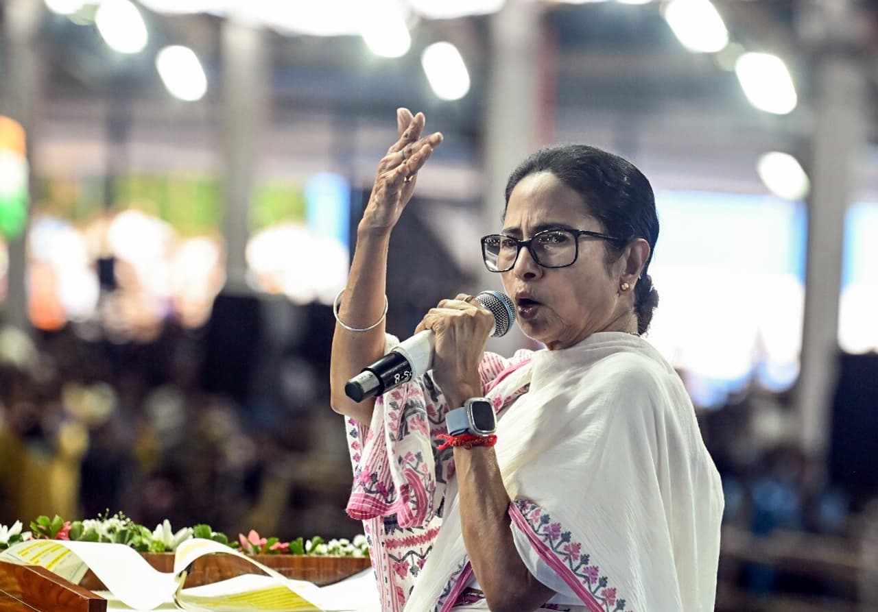 DVC কে তোপ মমতার DVC কে তোপ মমতার