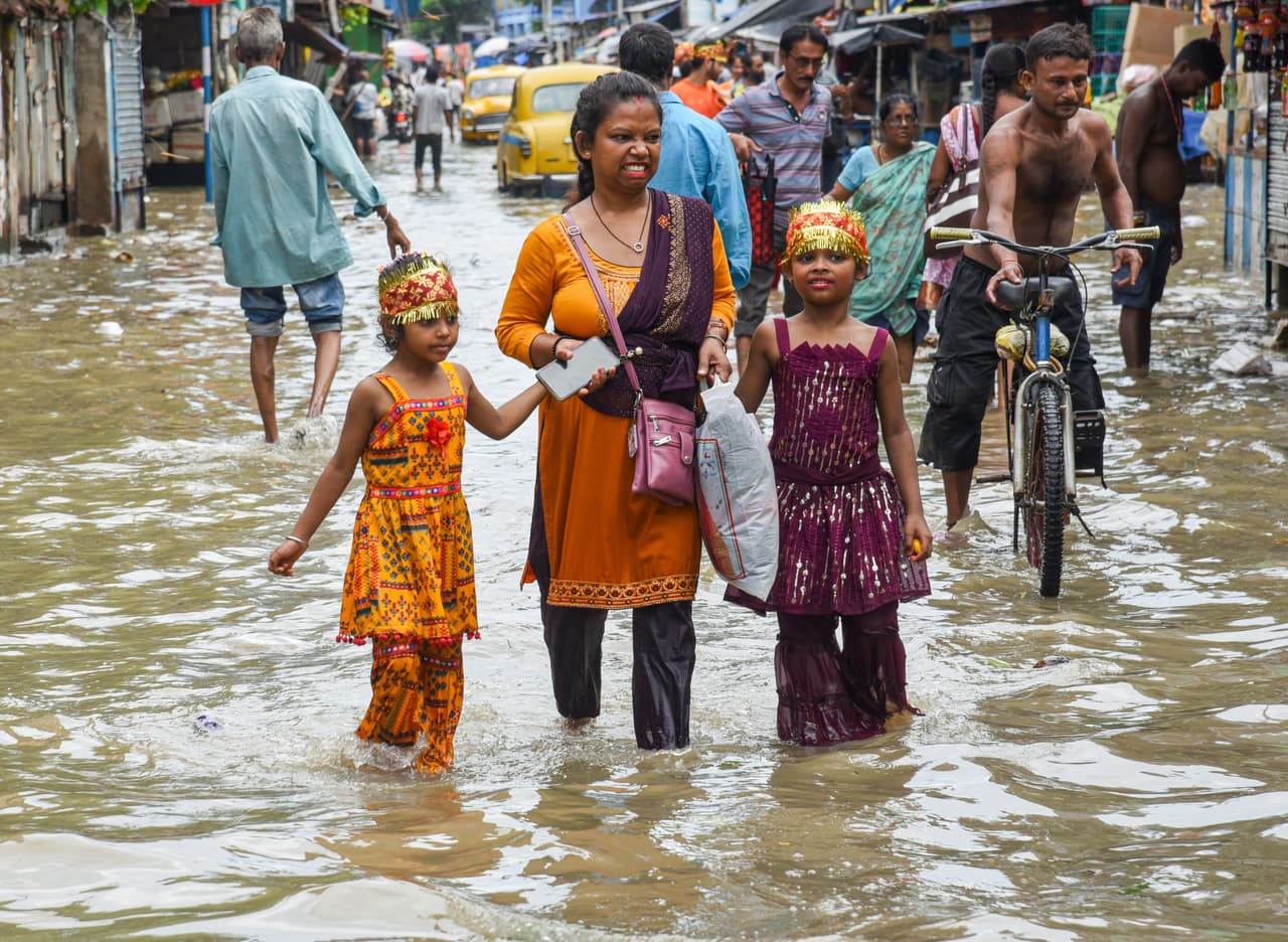 রেকর্ড বৃষ্টি কলকাতায় রেকর্ড বৃষ্টি কলকাতায়