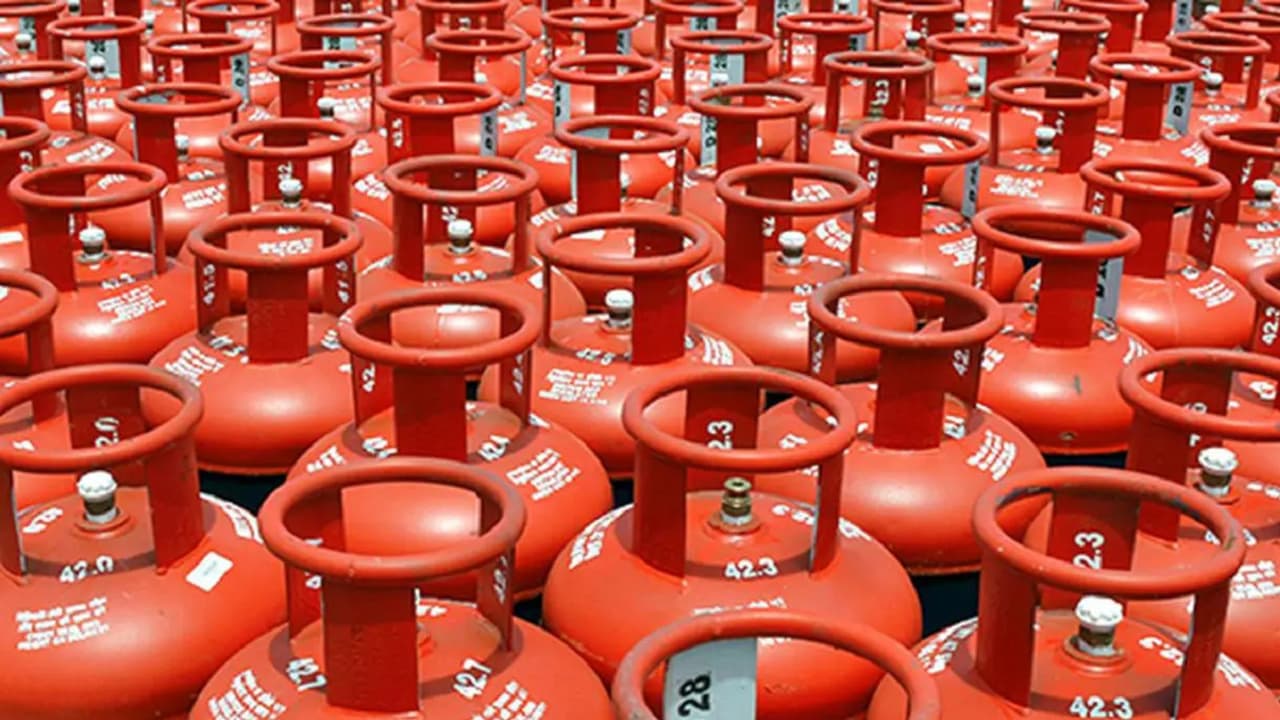 எல்பிஜி டேங்கர் லாரிகள் வேலை நிறுத்தம் எல்பிஜி டேங்கர் லாரிகள் வேலை நிறுத்தம்