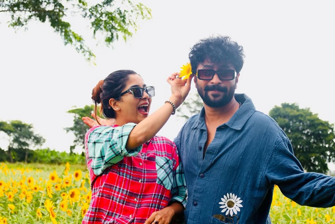 ಐಶ್ವರ್ಯ ಸಿಂಧೋಗಿ ಮತ್ತು ಶಿಶಿರ್ ಶಾಸ್ತ್ರಿ ಐಶ್ವರ್ಯ ಸಿಂಧೋಗಿ ಮತ್ತು ಶಿಶಿರ್ ಶಾಸ್ತ್ರಿ