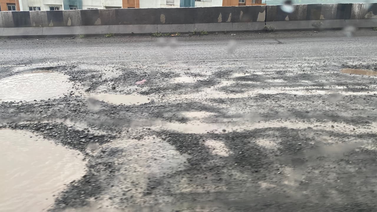 #PuneSatara आणि #NH48 हे हॅशटॅग ट्रेंड #PuneSatara आणि #NH48 हे हॅशटॅग ट्रेंड