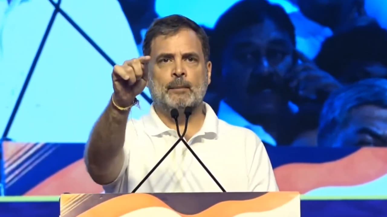  'ஒரு நபர், ஒரு வாக்கு' என்பது அரசியலமைப்பின் அடிப்படை.