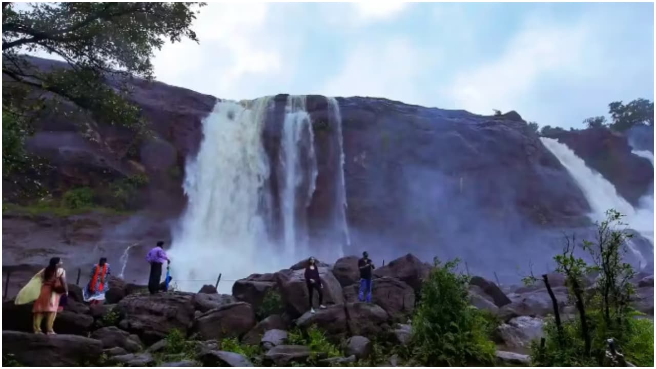 അതിരപ്പിള്ളി വെള്ളച്ചാട്ടം (തൃശ്ശൂർ)