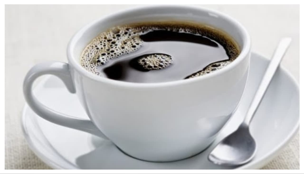 ಬ್ಲ್ಯಾಕ್ ಕಾಫಿ Vs ಚಹಾ ಬ್ಲ್ಯಾಕ್ ಕಾಫಿ Vs ಚಹಾ