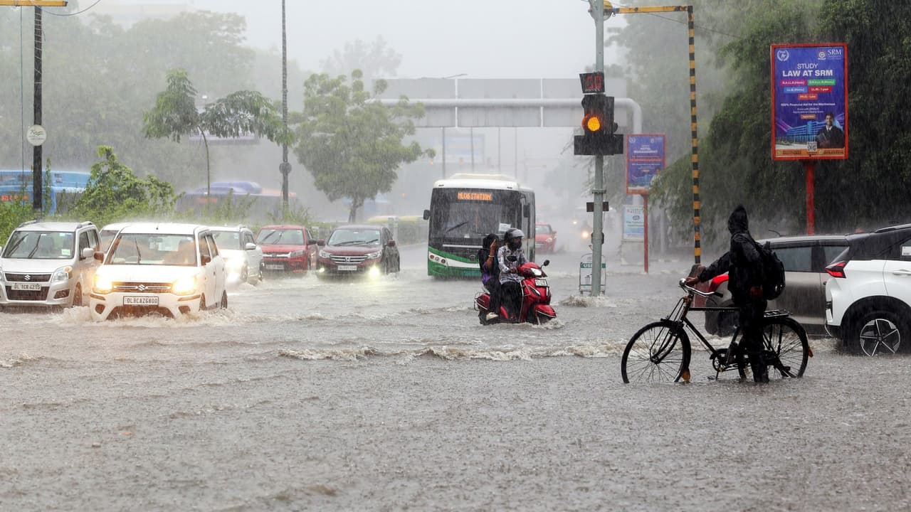 भोपाल समेत 10 जिलों में झमाझम बारिश, लोगों को उमस से मिली राहत भोपाल समेत 10 जिलों में झमाझम बारिश, लोगों को उमस से मिली राहत