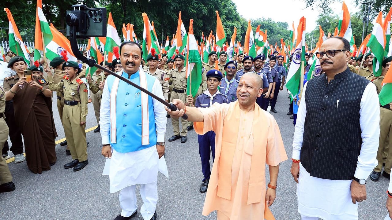 लखनऊ में तिरंगा यात्रा का भव्य आगाज