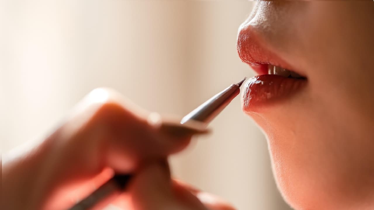 உதடுகளில் நிறமாற்றம்