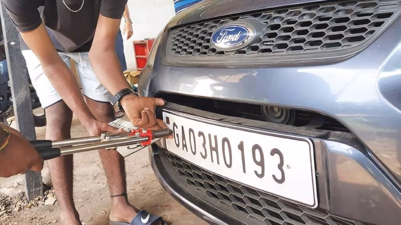 घरबसल्या करा HSRP नंबर प्लेट बुक घरबसल्या करा HSRP नंबर प्लेट बुक