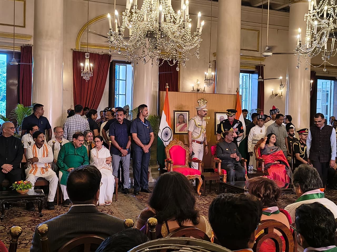 স্বাধীনতা দিবসের সন্ধ্যায় রাজভবনে মুখ্যমন্ত্রী