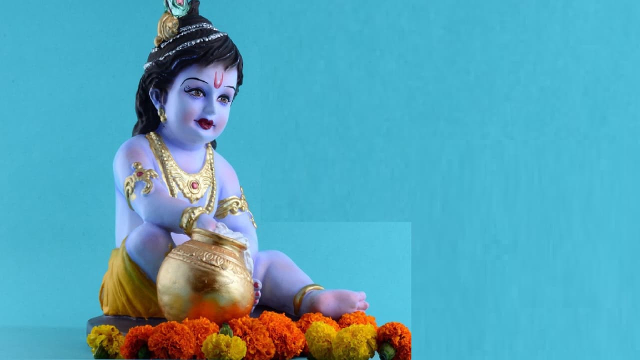 জন্মাষ্টমীতে গোপালের বিশেষ ভোগ জন্মাষ্টমীতে গোপালের বিশেষ ভোগ