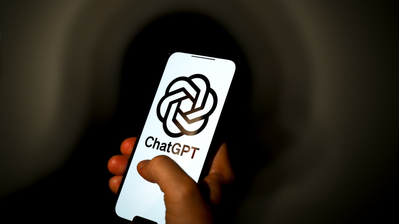 కుమారుడి ఆత్మహత్యపై తల్లిదండ్రుల కేసు