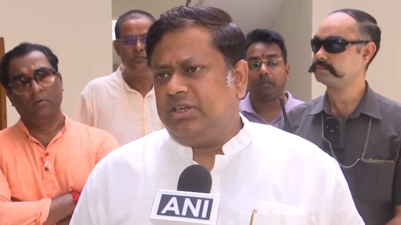 ছাত্রের প্রশ্নে বিড়ম্বনায় সুকান্ত