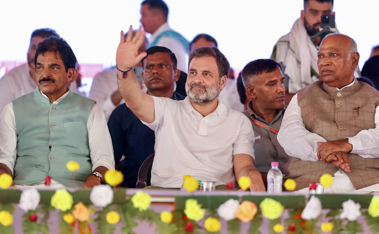 কমিশনের পাল্টা কংগ্রেস