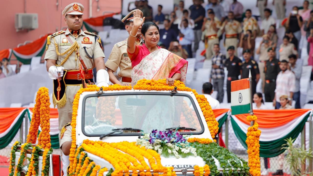 दिल्ली की CM तक कैसे पहुंचा हमलावर