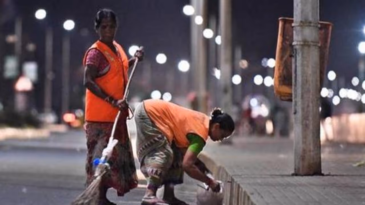 தூய்மை பணியாளர் மின்சாரம் தாக்கி பலி