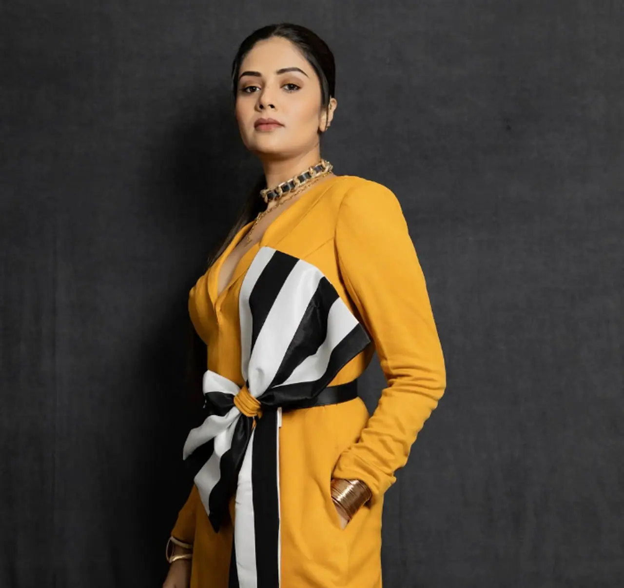 ఎల్లో డ్రెస్లో మెరిసిన శ్రీముఖి ఎల్లో డ్రెస్లో మెరిసిన శ్రీముఖి