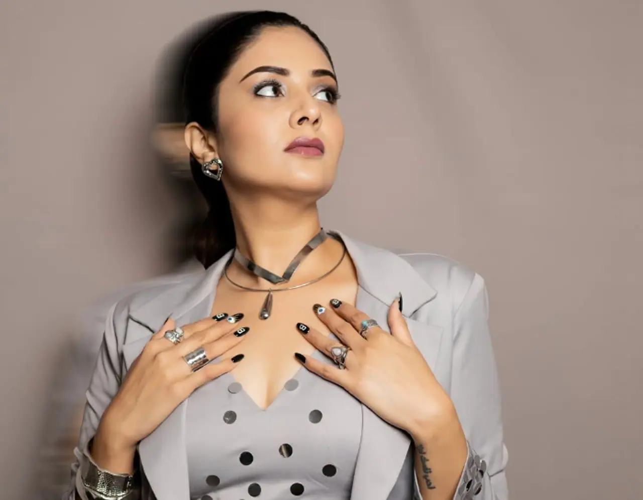 స్టార్ యాంకర్గా రాణిస్తున్న శ్రీముఖి స్టార్ యాంకర్గా రాణిస్తున్న శ్రీముఖి