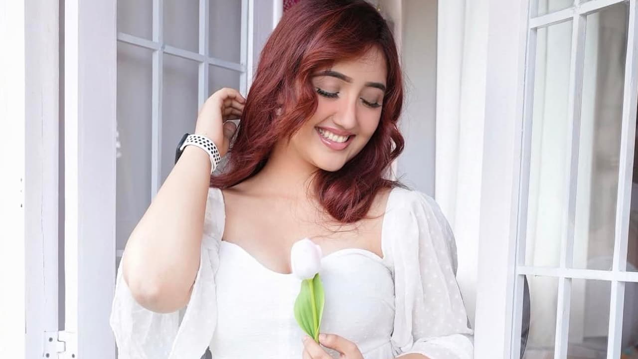 बिग बॉस १९ ची सर्वात तरुण स्पर्धक बिग बॉस १९ ची सर्वात तरुण स्पर्धक