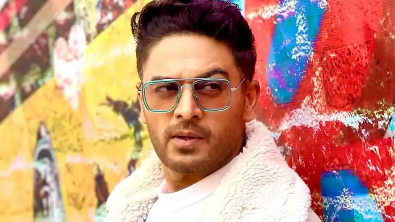 गौरव खन्ना (उम्र 43 साल)