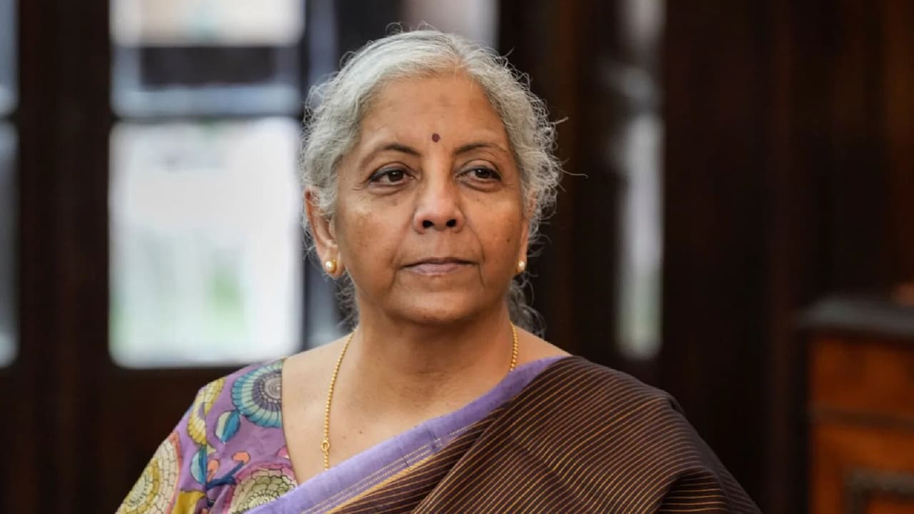 ஜிஎஸ்டி யில் 12%, 28% அடுக்குகள் நீக்கம்