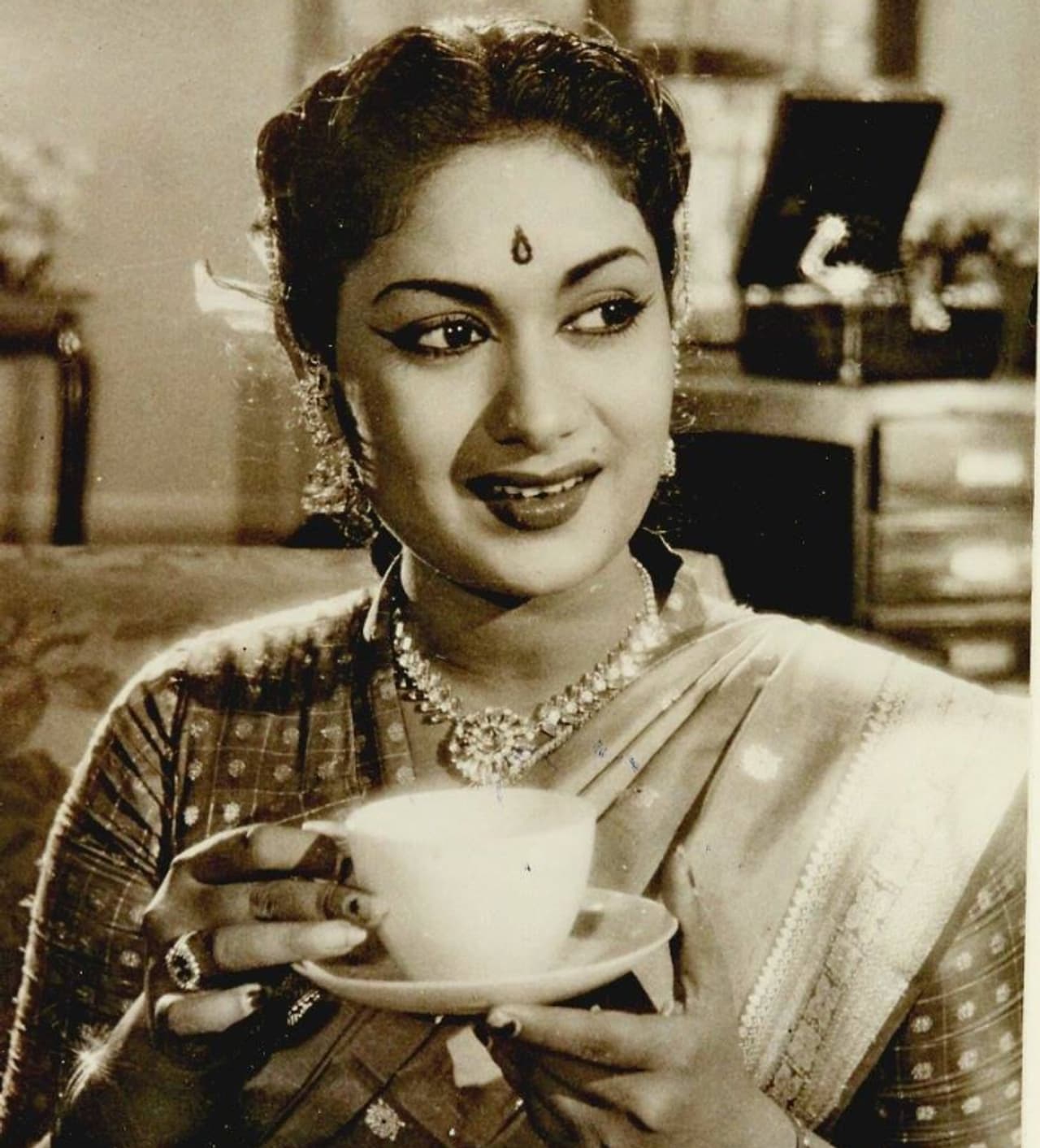 సావిత్రి జీవితం ఎంతో మందికి ఆదర్శం సావిత్రి జీవితం ఎంతో మందికి ఆదర్శం