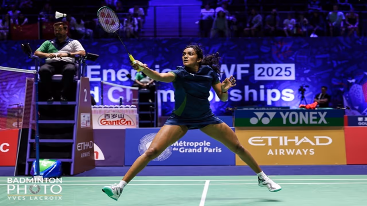 বিশ্ব র্যাঙ্কিংয়ে দ্বিতীয় স্থানে থাকা চিনা শাটলারকে উড়িয়ে দিলেন পি ভি সিন্ধু বিশ্ব র্যাঙ্কিংয়ে দ্বিতীয় স্থানে থাকা চিনা শাটলারকে উড়িয়ে দিলেন পি ভি সিন্ধু