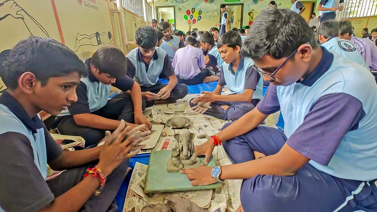 স্কুলে ভর্তির সংখ্যা কমছে স্কুলে ভর্তির সংখ্যা কমছে