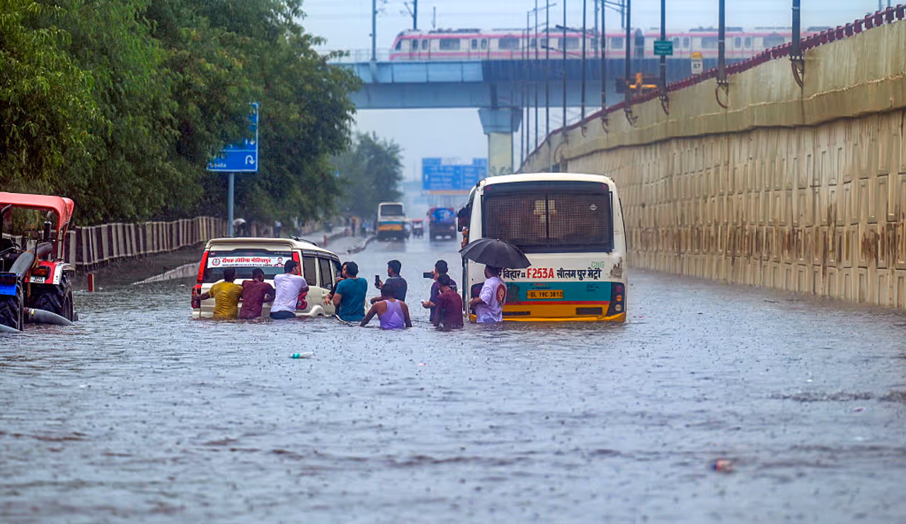 తెలుగు రాష్ట్రాల్లో భారీ వర్షాలు