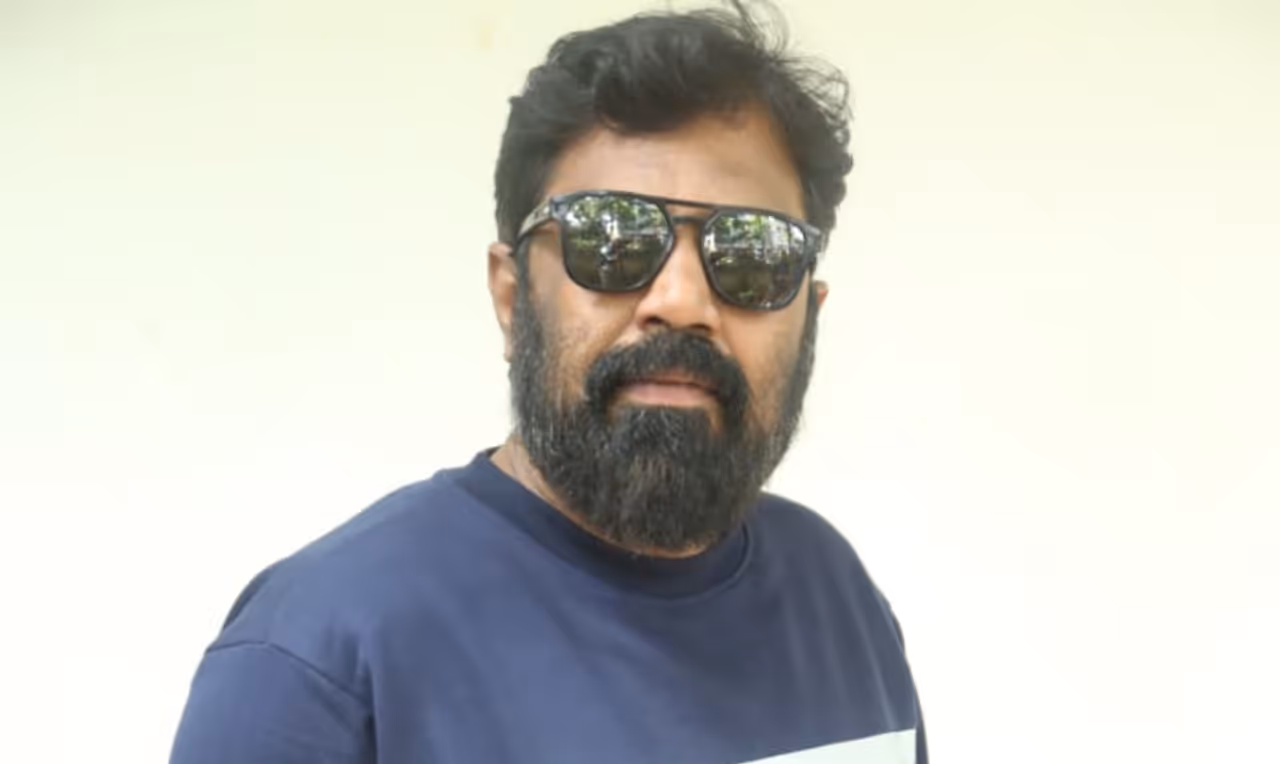 కన్నీళ్లు పెట్టుకున్న `బార్బరిక్` దర్శకుడు కన్నీళ్లు పెట్టుకున్న `బార్బరిక్` దర్శకుడు