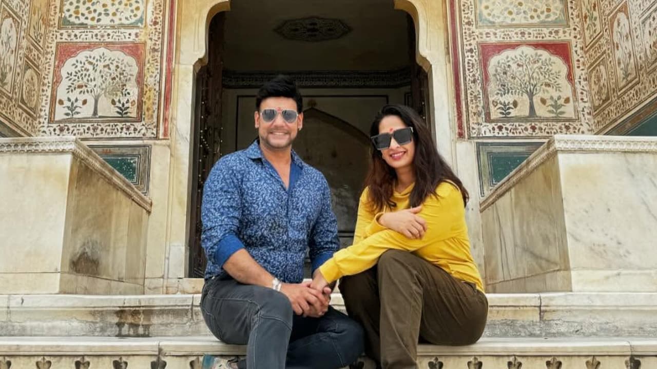 कहां हुई थी प्रिया मराठे शांतनु मोघे की पहली मुलाक़ात? कहां हुई थी प्रिया मराठे शांतनु मोघे की पहली मुलाक़ात?