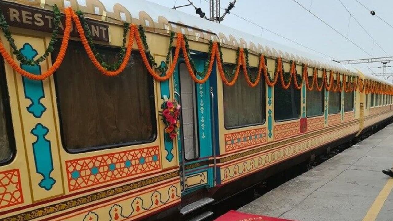 ప్యాలెస్ ఆన్ వీల్స్ 