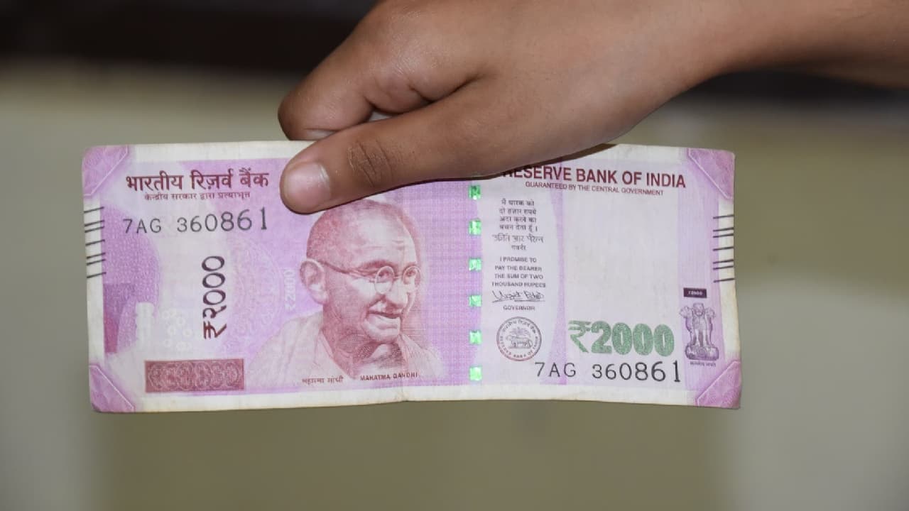 2000 నోట్లు చలామణిలో