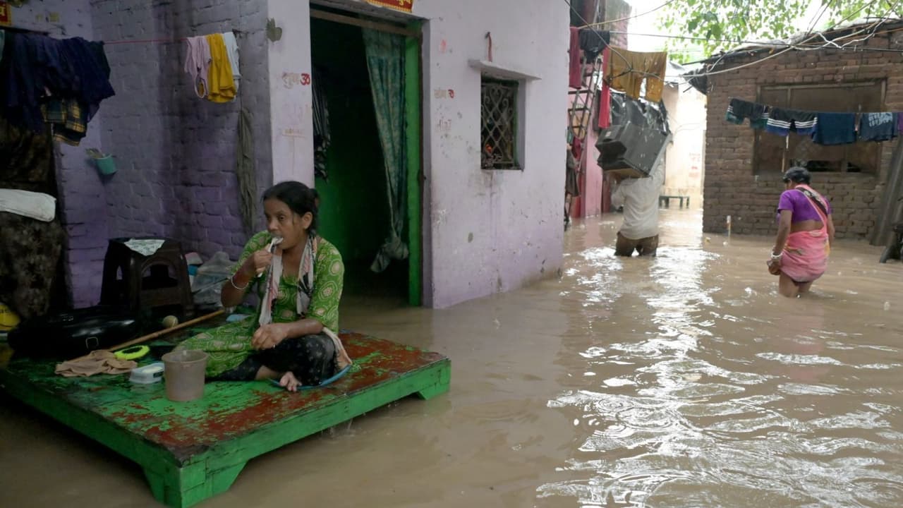 दिल्ली में 10 बाढ़ से हुई बर्बादी