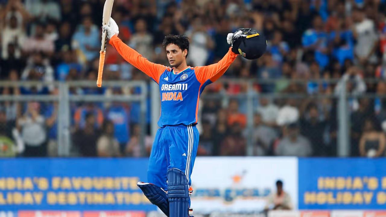 శ్రీలంక మ్యాచ్‌లో చరిత్ర సృష్టించిన అభిషేక్ శర్మ