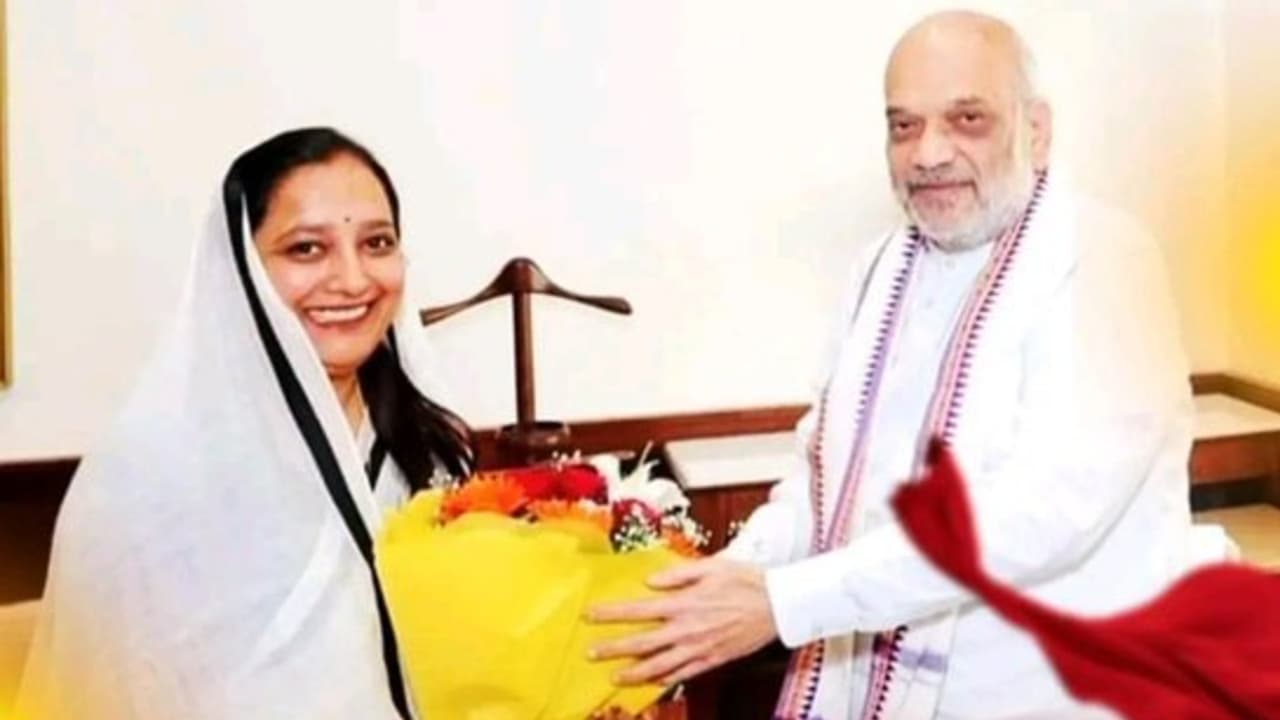 कौन हैं केतकी सिंह? कौन हैं केतकी सिंह?