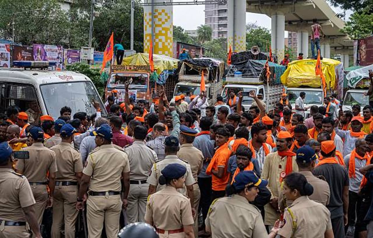 மும்பையில் வெடி குண்டு மிரட்டல்