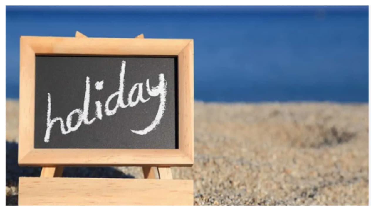 மாணவர்கள், அரசு ஊழியர்களுக்கு கொண்டாட்டம்