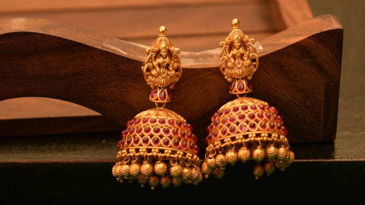 ఈ ఏడాదే బంగారం కొనేయండి