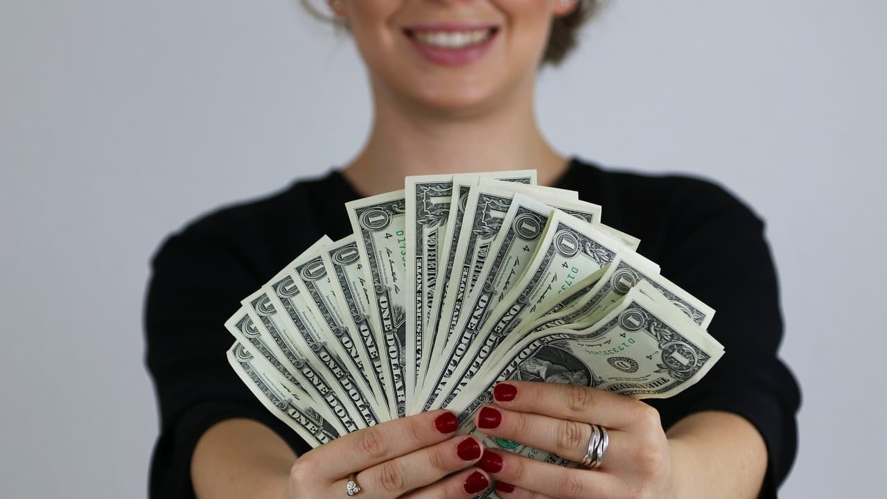 ఇద్దరూ సంపాదిస్తేనే...