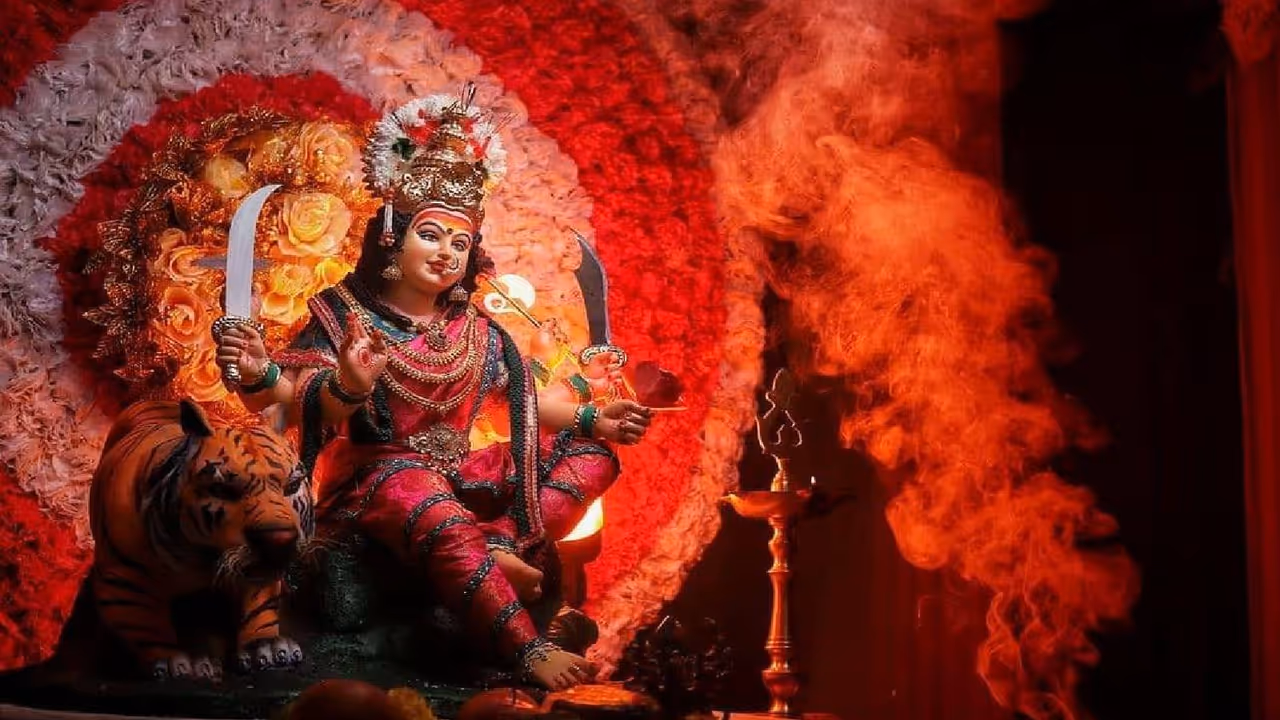 माँ दुर्गेची प्रसिद्ध मंदिरं माँ दुर्गेची प्रसिद्ध मंदिरं