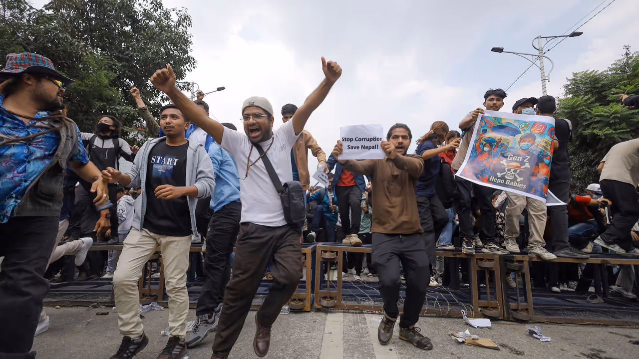 నేపాల్ లో చెలరేగిన హింస