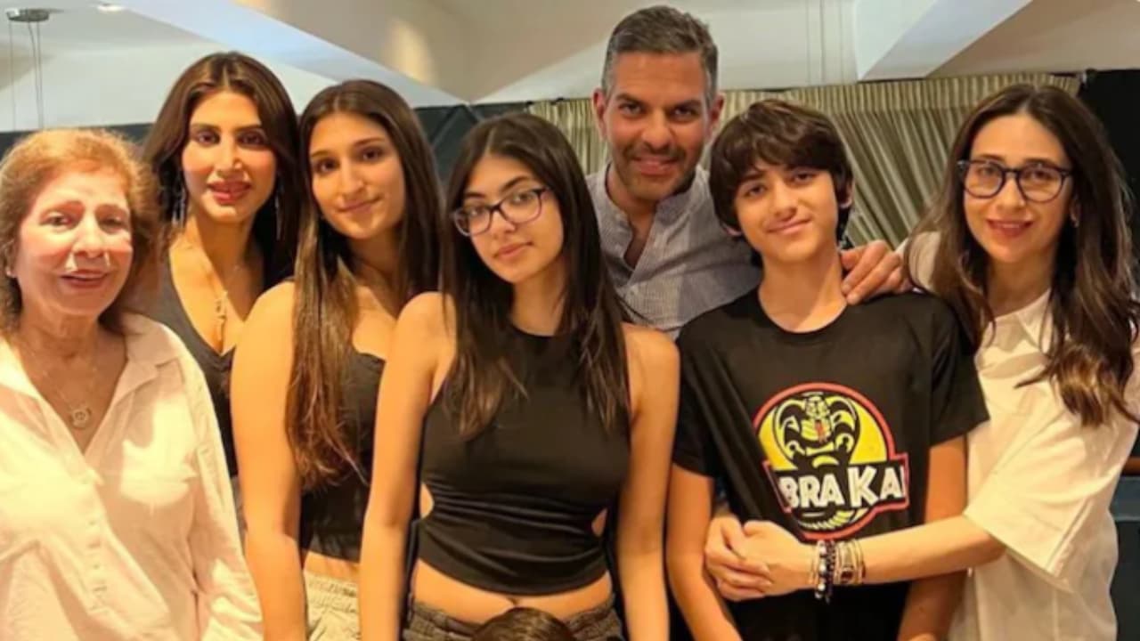 करिष्मा कपूरला आधी १९०० कोटी रुपये मिळाले, ३०,००० कोटींच्या संपत्तीत परत मागितला हिस्सा, आता न्यायालय काय निर्णय देणार? करिष्मा कपूरला आधी १९०० कोटी रुपये मिळाले, ३०,००० कोटींच्या संपत्तीत परत मागितला हिस्सा, आता न्यायालय काय निर्णय देणार?