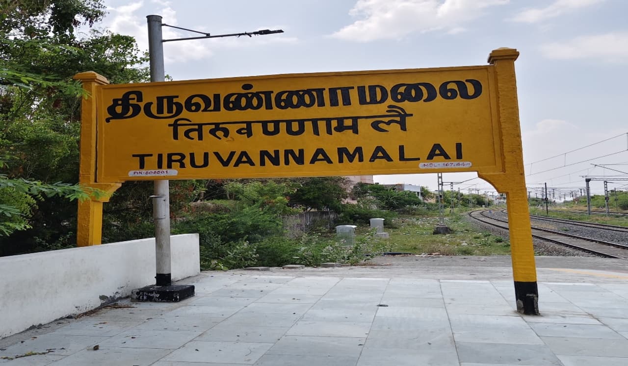 இளம்பெண் பலாத்காரம் இளம்பெண் பலாத்காரம்